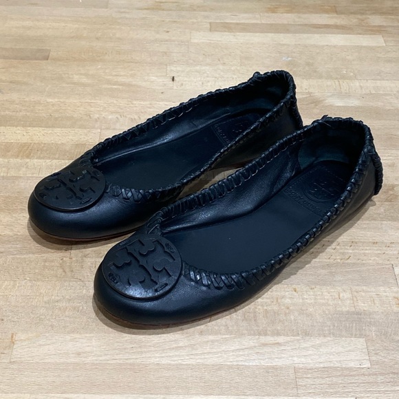 Tory Burch Minnie Travel Black Leather Flats Size 6 M Big Logo Ballet Slip On - Picture 11 of 13